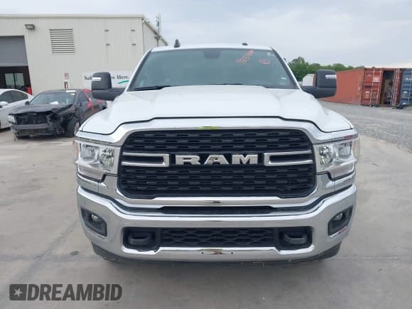 ✅ 2024 Ram 2500 Big Horn • VIN: 3C6UR5DL5RG291586 • Lot: 42152080. Wystawiony na IAAI z przebiegiem 42 173 mil. Bezpłatny archiwum sprzedaży aukcyjnych z USA i szczegółowy raport historii pojazdu na DreamBid. Zdjęcie 12.