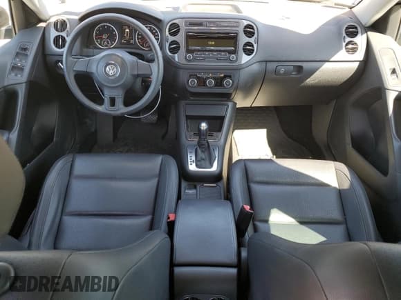 ✅ 2012 Volkswagen Tiguan LE • VIN: WVGAV7AXXCW544268 • Лот: 58389625. Опубликован ранее на Copart с пробегом 84 192 миль. Бесплатный доступ к архиву аукционных продаж из США и подробный отчёт об истории автомобиля на DreamBid. Изображение 8.