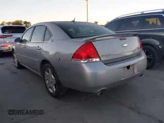 2008 Chevrolet Impala SS z VIN 2G1WD58C489129511, wystawiony jako IAAI lot #43583375 z przebiegiem 138 976 mil mil oraz . Historia ofert i sprzedaży dostępna na DreamBid. Obrazek 3.