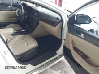 2017 Hyundai Sonata Sport z VIN 5NPE34AF4HH503102, wystawiony jako IAAI lot #43255337 z przebiegiem 126 135 mil mil oraz . Historia ofert i sprzedaży dostępna na DreamBid. Obrazek 5.