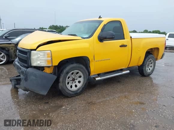 2008 Chevrolet Silverado 1500 Work Truck z VIN 1GCEC14X28Z124434, wystawiony jako IAAI lot #42358368 z przebiegiem 261 241 mil mil oraz . Historia ofert i sprzedaży dostępna na DreamBid. Obrazek 2.