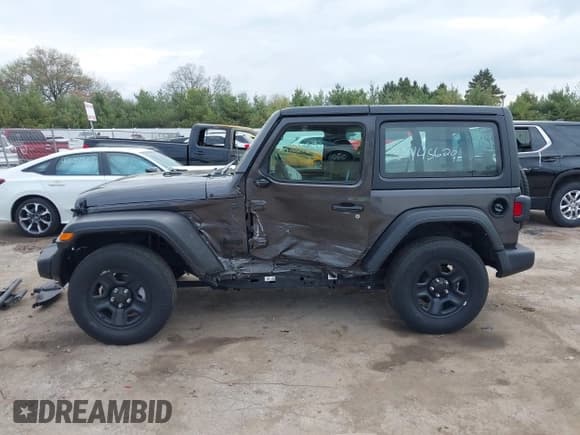 ✅ 2022 Jeep Wrangler Willys Sport • VIN: 1C4GJXAN8NW223101 • Lot: 42145620. Listed on IAAI with 42,831 mi. Free auction sales archive from the USA and detailed vehicle history report at DreamBid. Image 15.