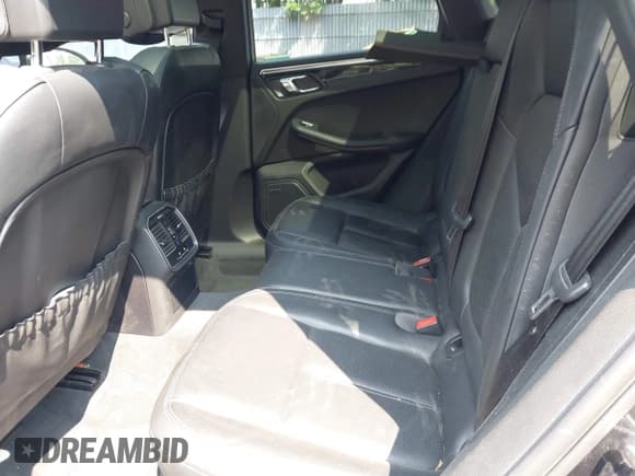 ✅ 2015 Porsche Macan S • VIN: WP1AB2A5XFLB63720 • Lot: 42423527. Listed on IAAI with 118,636 mi. Free auction sales archive from the USA and detailed vehicle history report at DreamBid. Image 8.