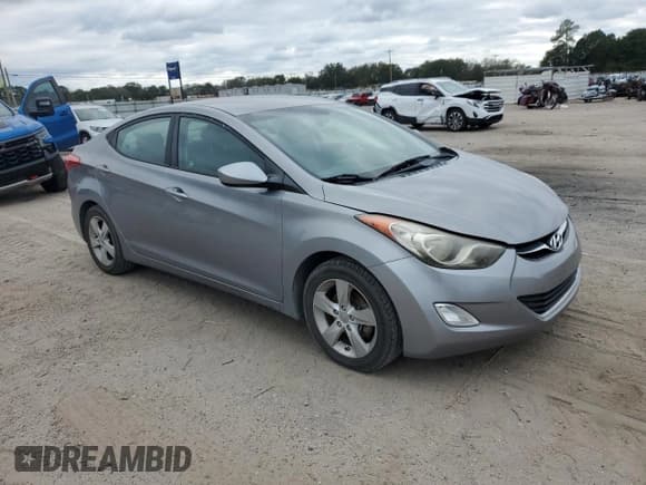 ✅ 2013 Hyundai Elantra GLS • VIN: KMHDH4AE8DU899681 • Lot: 86233215. Wystawiony na Copart z przebiegiem 126 361 mil. Bezpłatny archiwum sprzedaży aukcyjnych z USA i szczegółowy raport historii pojazdu na DreamBid. Zdjęcie 4.