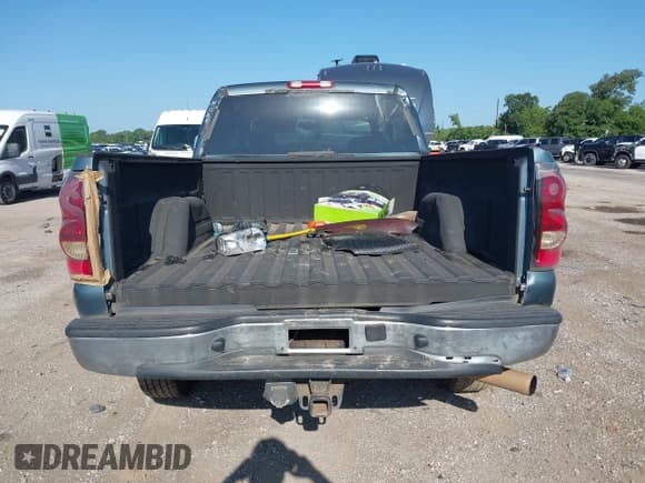 ✅ 2006 Chevrolet Silverado 2500HD LT3 • VIN: 1GCHK23D36F233447 • Лот: 42676674. Опубликован ранее на IAAI с пробегом Не указан. Бесплатный доступ к архиву аукционных продаж из США и подробный отчёт об истории автомобиля на DreamBid. Изображение 16.