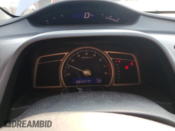 ✅ 2010 Honda Civic DX-G • VIN: 2HGFA1F4XAH026949 • Лот: 68794625. Опубликован ранее на Copart с пробегом 166 437 миль. Бесплатный доступ к архиву аукционных продаж из США и подробный отчёт об истории автомобиля на DreamBid. Изображение 9.