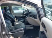 ✅ 2017 Chrysler Pacifica Touring L • VIN: 2C4RC1BG7HR613720 • Lot: 42704731. Wystawiony na IAAI z przebiegiem 134 011 mil. Bezpłatny archiwum sprzedaży aukcyjnych z USA i szczegółowy raport historii pojazdu na DreamBid. Zdjęcie 5.