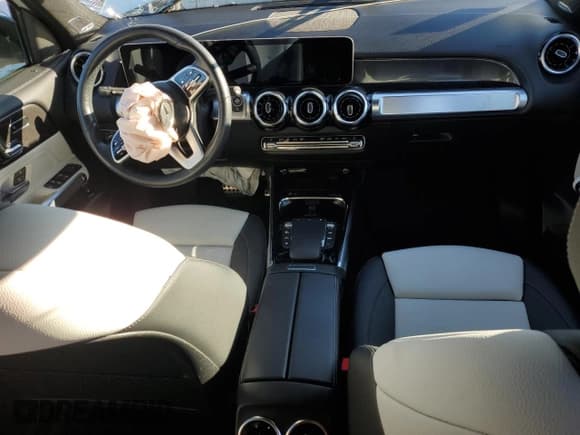 ✅ 2021 Mercedes-Benz GLB 250 • VIN: W1N4M4HB4MW106370 • Лот: 87378865. Опубликован ранее на Copart с пробегом 28 831 миль. Бесплатный доступ к архиву аукционных продаж из США и подробный отчёт об истории автомобиля на DreamBid. Изображение 8.