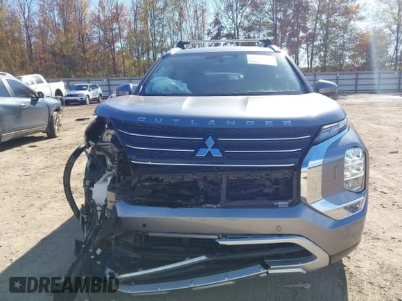 ✅ 2023 Mitsubishi Outlander SE • VIN: JA4J4UA89PZ012569 • Lot: 43594840. Wystawiony na IAAI z przebiegiem 33 549 mil. Bezpłatny archiwum sprzedaży aukcyjnych z USA i szczegółowy raport historii pojazdu na DreamBid. Zdjęcie 12.