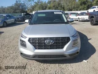 ✅ 2022 Hyundai Venue SE • VIN: KMHRB8A33NU160460 • Lot: 80443784. Wystawiony na Copart z przebiegiem 8 512 mil. Bezpłatny archiwum sprzedaży aukcyjnych z USA i szczegółowy raport historii pojazdu na DreamBid. Zdjęcie 5.