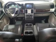 ✅ 2010 Chrysler Town & Country Touring Plus • VIN: 2A4RR8DX4AR449122 • Lot: 81642995. Wystawiony na Copart z przebiegiem 119 456 mil. Bezpłatny archiwum sprzedaży aukcyjnych z USA i szczegółowy raport historii pojazdu na DreamBid. Zdjęcie 8.