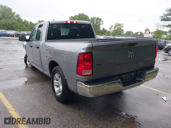 2024 Ram 1500 SLT z VIN 1C6RR6GG7RS122639, wystawiony jako IAAI lot #42777473 z przebiegiem 46 397 mil mil oraz . Historia ofert i sprzedaży dostępna na DreamBid. Obrazek 3.