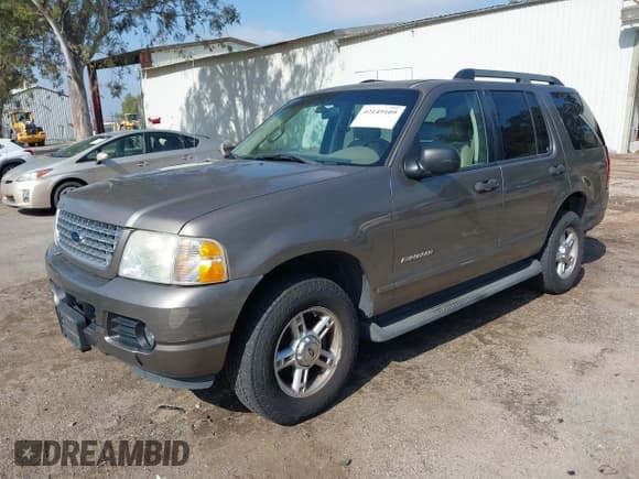 ✅ 2005 Ford Explorer XLT • VIN: 1FMZU73K35UA37668 • Lot: 42149109. Wystawiony na IAAI z przebiegiem 154 593 mil. Bezpłatny archiwum sprzedaży aukcyjnych z USA i szczegółowy raport historii pojazdu na DreamBid. Zdjęcie 2.