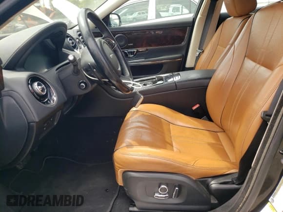 ✅ 2016 Jaguar XJ R-Sport • VIN: SAJWJ1CDXG8V99045 • Lot: 56512905. Listed on Copart with 133,080 mi. Free auction sales archive from the USA and detailed vehicle history report at DreamBid. Image 7.