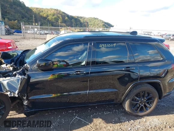 ✅ 2021 Jeep Grand Cherokee Laredo E • VIN: 1C4RJFAG8MC771202 • Lot: 43510119. Listed on IAAI with 52,525 mi. Free auction sales archive from the USA and detailed vehicle history report at DreamBid. Image 15.