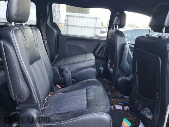 ✅ 2015 Chrysler Town & Country S • VIN: 2C4RC1HG5FR627653 • Lot: 87235414. Listed on Copart with 103,684 mi. Free auction sales archive from the USA and detailed vehicle history report at DreamBid. Image 11.