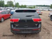 ✅ 2013 Lincoln MKX • VIN: 2LMDJ8JK0DBL20646 • Lot: 42806388. Wystawiony na IAAI z przebiegiem 186 753 mil. Bezpłatny archiwum sprzedaży aukcyjnych z USA i szczegółowy raport historii pojazdu na DreamBid. Zdjęcie 16.