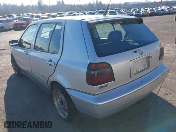 ✅ 1999 Volkswagen Golf • VIN: 3VWJA81HXXM215507 • Лот: 41391464. Опубликован ранее на IAAI с пробегом 167 875 миль. Бесплатный доступ к архиву аукционных продаж из США и подробный отчёт об истории автомобиля на DreamBid. Изображение 3.