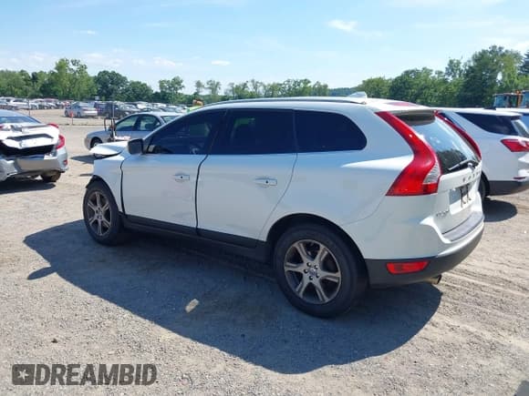 ✅ 2013 Volvo XC60 T6 • VIN: YV4902DZ4D2440564 • Lot: 39893350. Listed on IAAI with 171,624 mi. Free auction sales archive from the USA and detailed vehicle history report at DreamBid. Image 3.