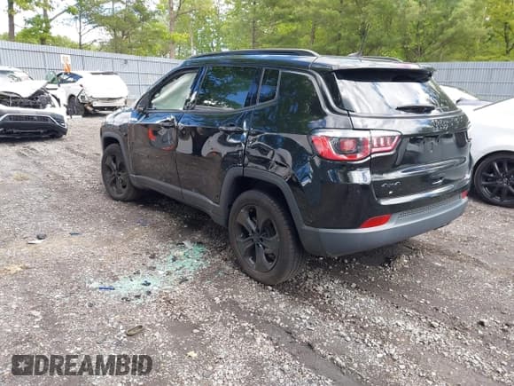 ✅ 2019 Jeep Compass Latitude • VIN: 3C4NJDBB6KT648540 • Lot: 42326707. Listed on IAAI with 39,079 mi. Free auction sales archive from the USA and detailed vehicle history report at DreamBid. Image 3.