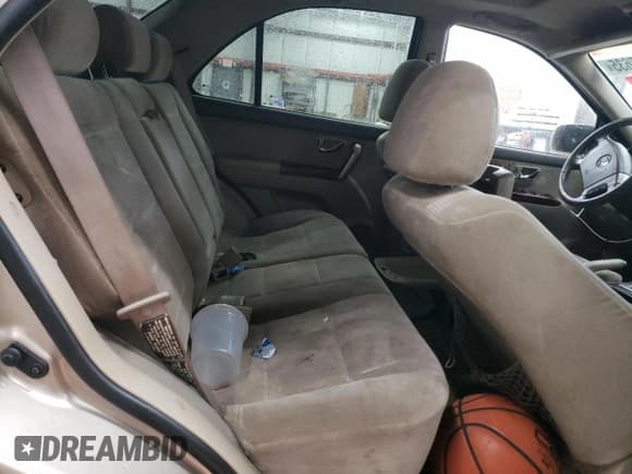 ✅ 2004 Kia Sorento LX • VIN: KNDJC733645261331 • Лот: 58527635. Опубликован ранее на Copart с пробегом 135 139 миль. Бесплатный доступ к архиву аукционных продаж из США и подробный отчёт об истории автомобиля на DreamBid. Изображение 11.