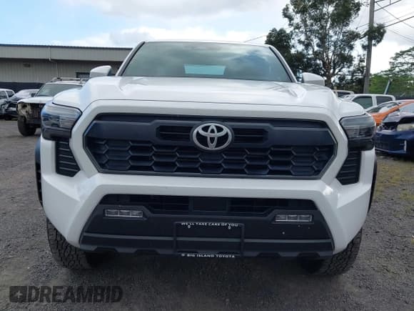 ✅ 2024 Toyota Tacoma SR5 • VIN: 3TYLB5JN0RT011867 • Lot: 43376269. Wystawiony na IAAI z przebiegiem 11 323 mil. Bezpłatny archiwum sprzedaży aukcyjnych z USA i szczegółowy raport historii pojazdu na DreamBid. Zdjęcie 12.