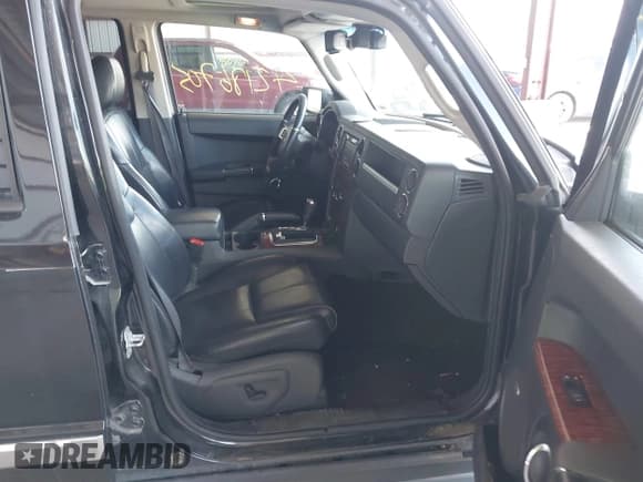 ✅ 2009 Jeep Commander Limited • VIN: 1J8HG58T39C517887 • Lot: 42186705. Wystawiony na IAAI z przebiegiem 234 448 mil. Bezpłatny archiwum sprzedaży aukcyjnych z USA i szczegółowy raport historii pojazdu na DreamBid. Zdjęcie 5.