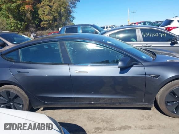 ✅ 2025 Tesla Model 3 Long Range • VIN: 5YJ3E1EA1SF978422 • Lot: 43409447. Wystawiony na IAAI z przebiegiem 7 714 mil. Bezpłatny archiwum sprzedaży aukcyjnych z USA i szczegółowy raport historii pojazdu na DreamBid. Zdjęcie 14.