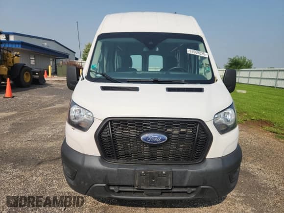 ✅ 2021 Ford Transit Cargo • VIN: 1FTBR3X89MKA27154 • Lot: 67068825. Wystawiony na Copart z przebiegiem 101 481 mil. Bezpłatny archiwum sprzedaży aukcyjnych z USA i szczegółowy raport historii pojazdu na DreamBid. Zdjęcie 5.