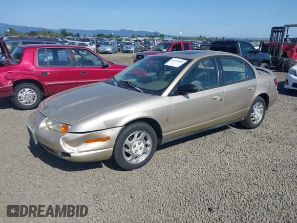 ✅ 2000 Saturn SL • VIN: 1G8ZK5277YZ178949 • Lot: 42153880. Wystawiony na IAAI z przebiegiem 105 203 mil. Bezpłatny archiwum sprzedaży aukcyjnych z USA i szczegółowy raport historii pojazdu na DreamBid. Zdjęcie 2.