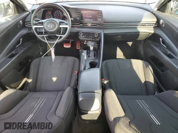 2021 Hyundai Elantra SEL с VIN 5NPLM4AG9MH046049, выставлен на аукционе Copart как лот 70634225 с пробегом 68 916 миль миль и Списание • Salvage title. История ставок и продаж доступна на DreamBid. Изображение 8.