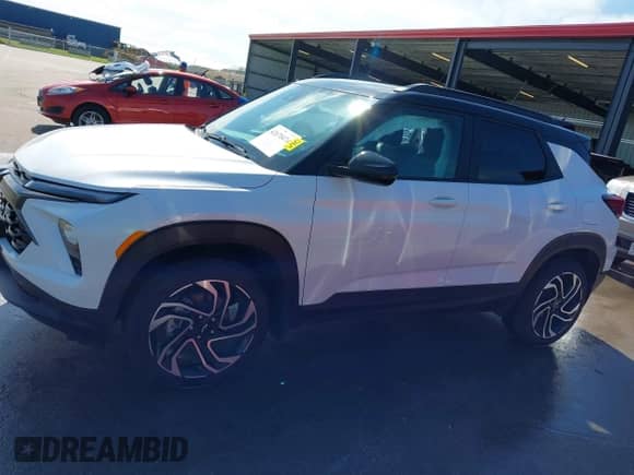 2025 Chevrolet TrailBlazer RS с VIN KL79MUSL3SB005207, выставлен на аукционе IAAI как лот 42678474 с пробегом 3 059 миль миль и . История ставок и продаж доступна на DreamBid. Изображение 14.