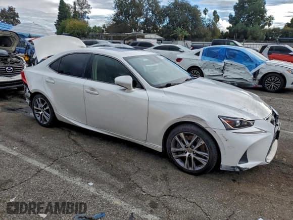 ✅ 2019 Lexus IS 300 • VIN: JTHBA1D24K5098218 • Лот: 91318645. Опубликован ранее на Copart с пробегом 61 957 миль. Бесплатный доступ к архиву аукционных продаж из США и подробный отчёт об истории автомобиля на DreamBid. Изображение 4.
