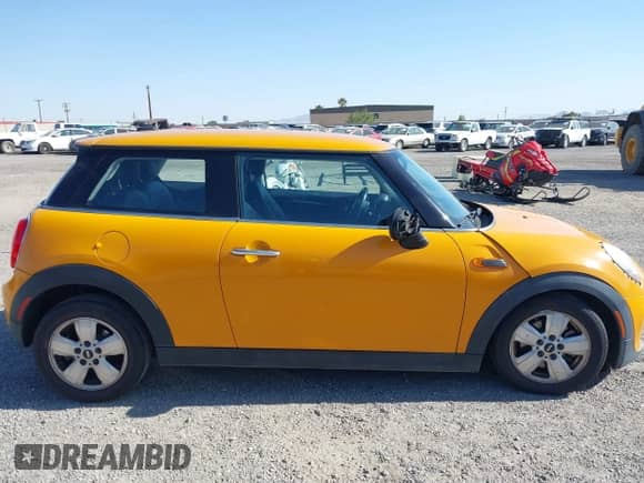 2014 MINI Hardtop with VIN WMWXM5C53ET934034, listed as a IAAI auction lot 42375051 with 73,046 mi miles and . Bid and sale history available at DreamBid. Image 14.