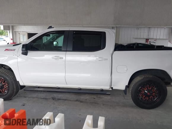 ✅ 2021 Chevrolet Silverado 1500 RST • VIN: 3GCUYEED7MG217646 • Lot: 42643254. Wystawiony na IAAI z przebiegiem 59 175 mil. Bezpłatny archiwum sprzedaży aukcyjnych z USA i szczegółowy raport historii pojazdu na DreamBid. Zdjęcie 14.