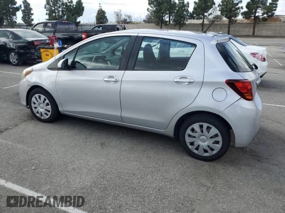 ✅ 2015 Toyota Yaris LE • VIN: VNKKTUD38FA016808 • Lot: 93693585. Wystawiony na Copart z przebiegiem 107 115 mil. Bezpłatny archiwum sprzedaży aukcyjnych z USA i szczegółowy raport historii pojazdu na DreamBid. Zdjęcie 2.