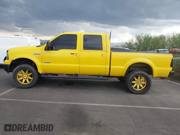 ✅ 2006 Ford F-250 XL • VIN: 1FTSW21P06EA82466 • Lot: 42422454. Listed on IAAI with 286,062 mi. Free auction sales archive from the USA and detailed vehicle history report at DreamBid. Image 14.