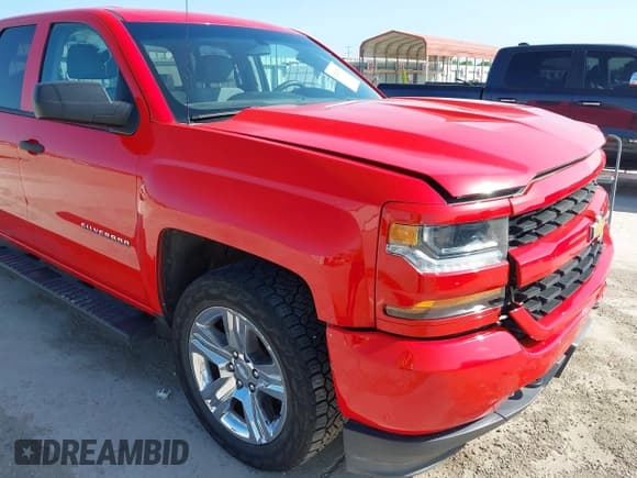 ✅ 2018 Chevrolet Silverado 1500 Custom • VIN: 1GCRCPEH0JZ164030 • Лот: 42543518. Опубликован ранее на IAAI с пробегом 126 708 миль. Бесплатный доступ к архиву аукционных продаж из США и подробный отчёт об истории автомобиля на DreamBid. Изображение 18.