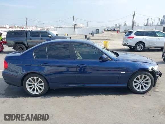 ✅ 2011 BMW 3 Series 328i • VIN: WBAPH5C59BA446489 • Lot: 42726525. Listed on IAAI with 56,121 mi. Free auction sales archive from the USA and detailed vehicle history report at DreamBid. Image 14.