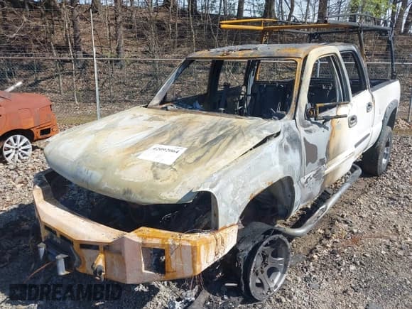 ✅ 2005 GMC Sierra 2500HD SLE • VIN: 1GTHK23235F959886 • Lot: 42092064. Listed on IAAI with 214,932 mi. Free auction sales archive from the USA and detailed vehicle history report at DreamBid. Image 6.