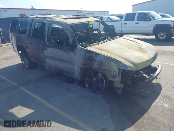 ✅ 2008 Chevrolet Suburban 3LT • VIN: 1GNFC16J58J225020 • Лот: 43286322. Опубликован ранее на IAAI с пробегом Не указан. Бесплатный доступ к архиву аукционных продаж из США и подробный отчёт об истории автомобиля на DreamBid. Изображение 1.