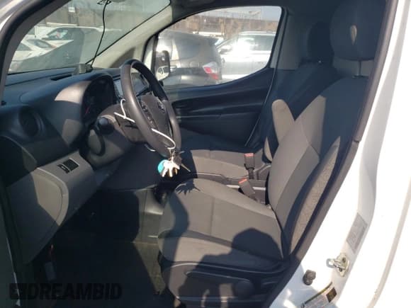 ✅ 2019 Nissan NV200 SV • VIN: 3N6CM0KN9KK695517 • Lot: 67599095. Wystawiony na Copart z przebiegiem 185 163 mil. Bezpłatny archiwum sprzedaży aukcyjnych z USA i szczegółowy raport historii pojazdu na DreamBid. Zdjęcie 7.