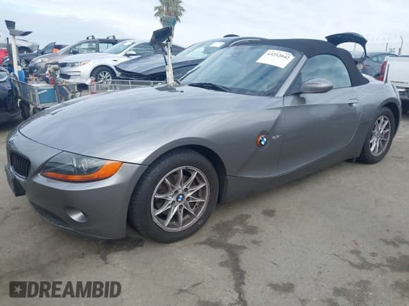 ✅ 2004 BMW Z4 2.5i • VIN: 4USBT33564LS53184 • Lot: 43252042. Listed on IAAI with 93,513 mi. Free auction sales archive from the USA and detailed vehicle history report at DreamBid. Image 17.