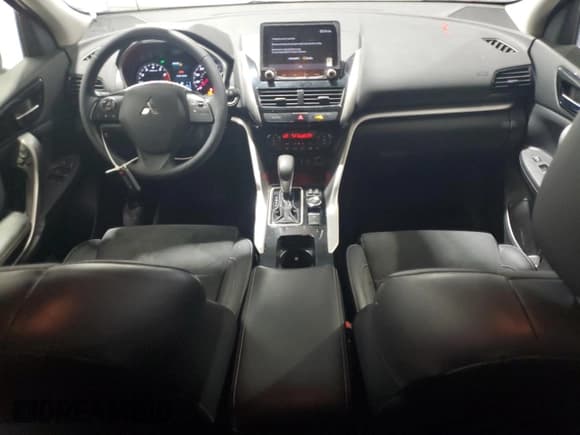 ✅ 2023 Mitsubishi Eclipse Cross SE • VIN: JA4ATWAAXPZ051866 • Lot: 68204255. Wystawiony na Copart z przebiegiem 28 043 mil. Bezpłatny archiwum sprzedaży aukcyjnych z USA i szczegółowy raport historii pojazdu na DreamBid. Zdjęcie 8.