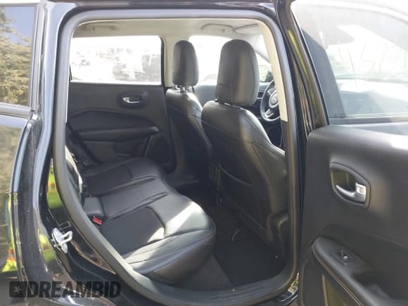 ✅ 2018 Jeep Compass Latitude • VIN: 3C4NJCBB5JT293353 • Lot: 43226604. Wystawiony na IAAI z przebiegiem 84 742 mil. Bezpłatny archiwum sprzedaży aukcyjnych z USA i szczegółowy raport historii pojazdu na DreamBid. Zdjęcie 8.