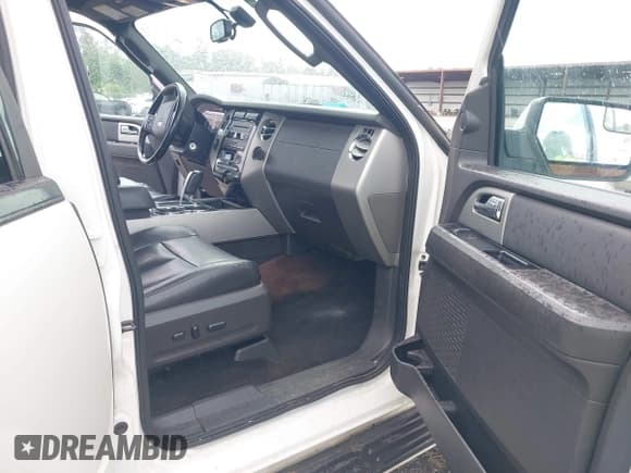 ✅ 2012 Ford Expedition Limited • VIN: 1FMJU2A55CEF54037 • Lot: 42014180. Wystawiony na IAAI z przebiegiem 209 086 mil. Bezpłatny archiwum sprzedaży aukcyjnych z USA i szczegółowy raport historii pojazdu na DreamBid. Zdjęcie 5.