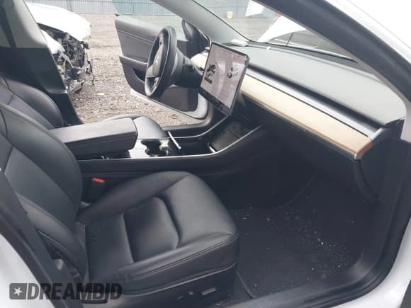 ✅ 2020 Tesla Model 3 Long Range • VIN: 5YJ3E1EB6LF618931 • Lot: 41867451. Wystawiony na IAAI z przebiegiem 47 502 mil. Bezpłatny archiwum sprzedaży aukcyjnych z USA i szczegółowy raport historii pojazdu na DreamBid. Zdjęcie 5.