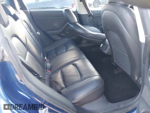 ✅ 2019 Tesla Model 3 Mid Range • VIN: 5YJ3E1EA3KF485731 • Lot: 43904380. Wystawiony na IAAI z przebiegiem 105 944 mil. Bezpłatny archiwum sprzedaży aukcyjnych z USA i szczegółowy raport historii pojazdu na DreamBid. Zdjęcie 8.