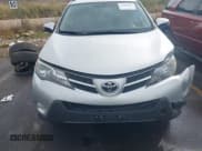 ✅ 2015 Toyota RAV4 XLE • VIN: JTMRFREV7FD100595 • Lot: 43464819. Wystawiony na IAAI z przebiegiem 177 101 mil. Bezpłatny archiwum sprzedaży aukcyjnych z USA i szczegółowy raport historii pojazdu na DreamBid. Zdjęcie 12.