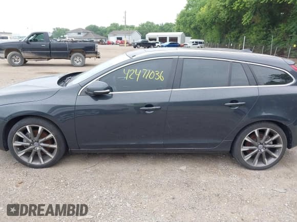 ✅ 2015 Volvo V60 T5 Premier • VIN: YV1612SB3F1192139 • Lot: 42471036. Listed on IAAI with 104,935 mi. Free auction sales archive from the USA and detailed vehicle history report at DreamBid. Image 14.